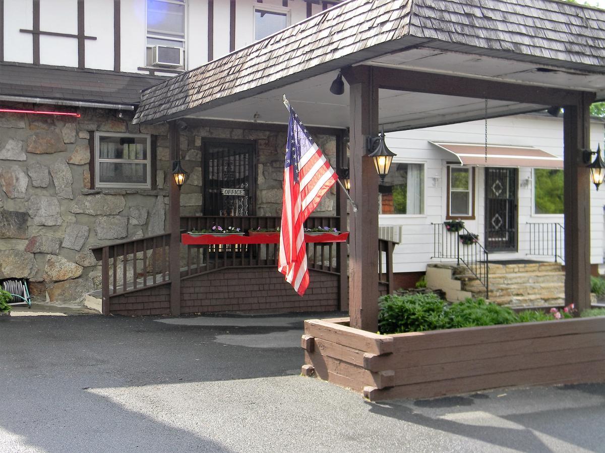 The Stone House Motel & Motor Lodge Ticonderoga Exterior foto